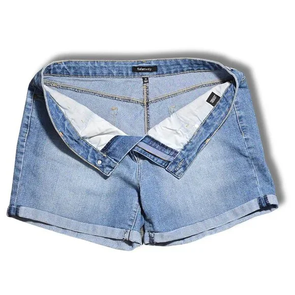 Women's Size 14 Mid-Rise Cuffed Stretch Denim Shorts Relativity Medium Wash - Picture 4 of 5